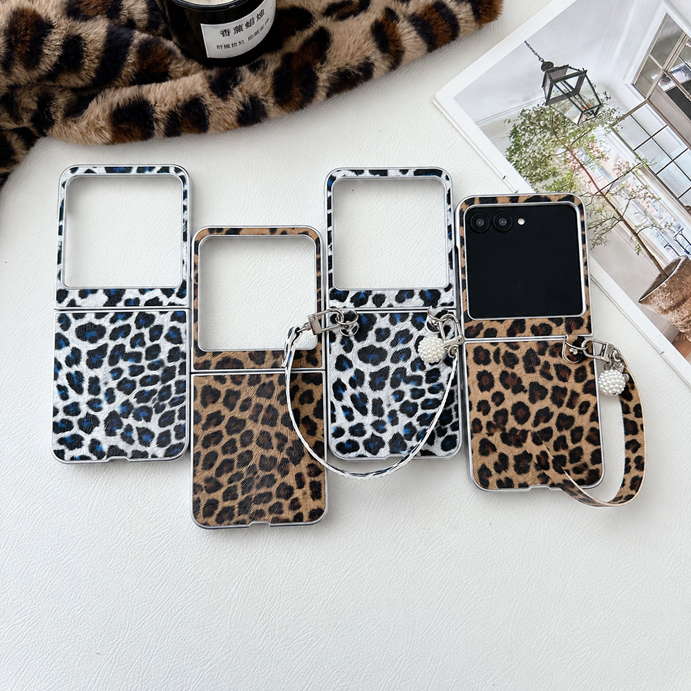 Women Fashion Images - Leopar Baskılı Katlanabilir Kapaklı Telefon Kılıfı