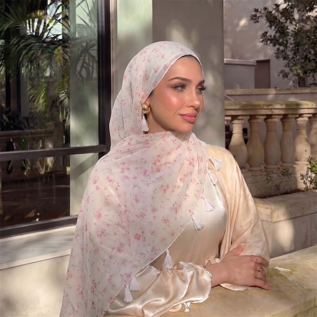 Women Fashion Images - Moda Kadınlar Püsküllü Hijab Yumuşak Eşarp